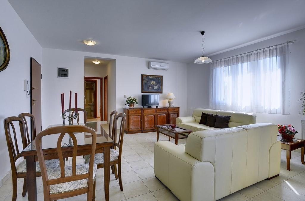Apartment Bella Pula Luaran gambar